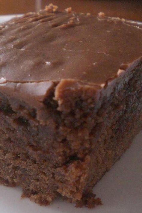 Chocolate Buttercream Frosting Easy, Chocolate Coca Cola Cake, Coca Cola Cake, Cola Cake, Dessert Cake Recipes, Savoury Cake, Easy Chocolate, Food Cakes, Fun Desserts