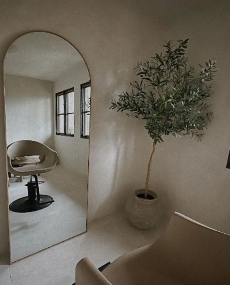 Own Salon Aesthetic, Brow Studio Aesthetic, Brow Salon Interior Design, Hair Suite Decor, Opening Beauty Salon, Beige Salon Decor, Salon Suite Inspiration, Eclectic Salon Decor, Moody Salon Aesthetic