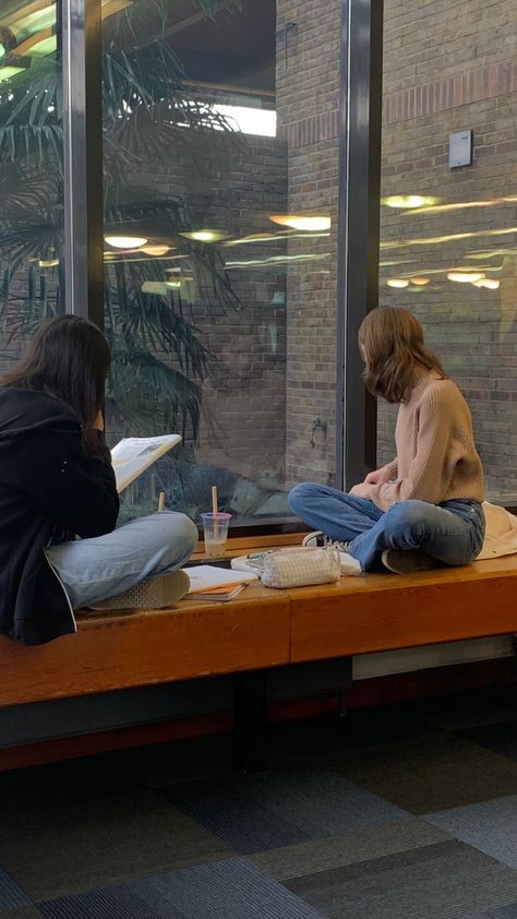 Study Date Outfit Aesthetic, Work Besties Aesthetic, Best Friends Studying Together, Study Dates With Friends, Study Partner Aesthetic, Study Friends Aesthetic, Study Buddy Aesthetic, Study Dates Aesthetic, Study W Friends