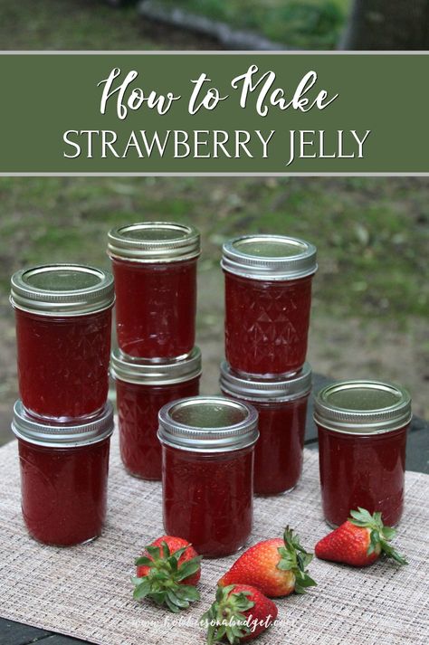 Strawberry Jelly Recipe Canning, Strawberry Jalapeno Jelly Recipe, Canning Jelly Recipes, Strawberry Jelly Recipes, Honeysuckle Jelly, Jelly Gift, Canning Jam Recipes, Watermelon Jelly, Canned Strawberries