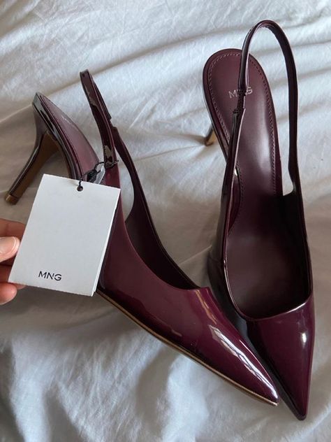 #oldmoney #style #chic #outfit #details #mango #heels Mango Heels, Shoes Heels Classy, Heels Classy, Fancy Shoes, Girly Shoes, Aesthetic Shoes, Swag Shoes, Red Heels, Mode Inspo