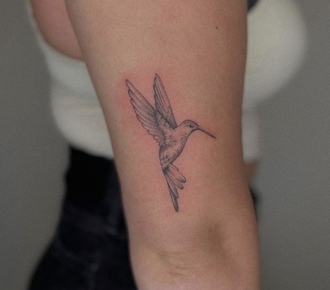 Humming Bird Tattoos, Tattoo Ideas Placement, Fairy Tats, Dainty Hummingbird Tattoo, Hummingbird Tattoo Ideas, Girl Stomach Tattoos, Bicep Tattoo Women, Hummingbird Tattoos, Small Hummingbird Tattoo