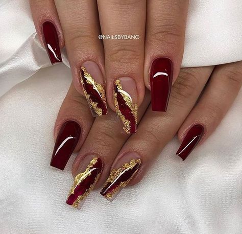 Red Wine And Gold Nails, Maroon Graduation Nails, Birthday Nails Burgundy, Trendy Nails Red And Gold, Wine Red Quince Nails, Maroon Design Nails, Wine Red And Gold Nails, Maroon And Brown Nails, Wine Nails Acrylic