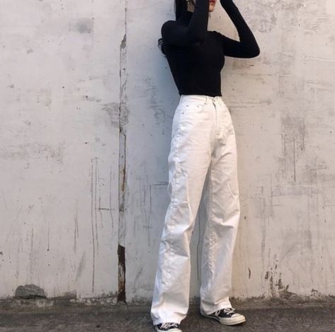 - New Account - White Pants Outfit Aesthetic, White Jeans Outfit Aesthetic, White Pants Outfit Winter, White Jeans Outfit Winter, White Pants Winter, Baggy Pants Outfit, Pants Outfit Aesthetic, White Pants Outfit, White Cargo Pants