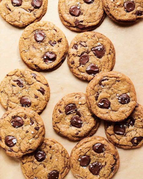 Brown butter chocolate chip cookies have a nutty, deep flavor. They have crispy edges and a soft, chewy center that is utterly delectable. Dairy Free Chocolate Chip Cookies, Soft Chewy Chocolate Chip Cookies, Espresso Cookies, Chip Recipes, Brown Butter Chocolate Chip, Brown Butter Chocolate Chip Cookies, Floral Portrait, Dairy Free Cookies, Gooey Cookies