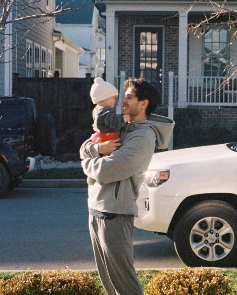 Fatherhood Aesthetic, Family Goals Aesthetic, Baby And Dad Aesthetic, Dad With Kids Aesthetic, Dad And Baby Aesthetic, Adam Lockwood, Mom Dad And Baby Aesthetic, Teen Parents And Baby Aesthetic, Dad With Baby