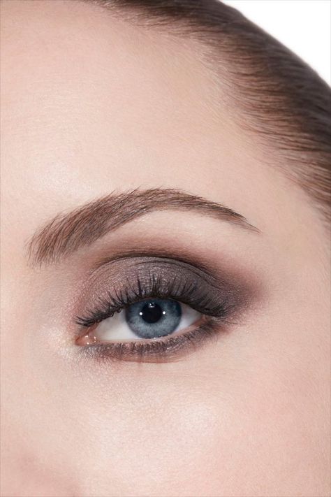 322 - Blurry Grey Chanel Eye Makeup, Cool Color Palette, Black Eyeshadow, Chanel Tweed, Chanel Makeup, Gray Eyes, Perfect Eyes, Dark Eyes, Hazel Eyes