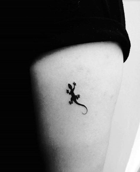 Tiny Guys Tattoos With Gecko Design Gekko Tattoo, Small Gecko Tattoo For Women, Reptile Tattoo Ideas, Cute Gecko Tattoo, 3d Gecko Tattoo, Gecko Tattoo Ideas, Lepord Gecko Tattoo Ideas, Tatoos Small Gecko, Reptile Tattoo