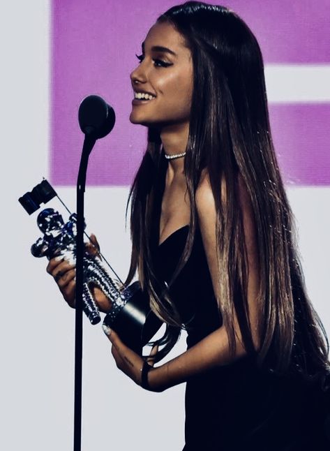 Sweetener Era, Adriana Grande, Ariana Grande Fans, Ariana Grande Cute, Ariana Grande Style, Ariana Grande Wallpaper, Female Artist, Ariana Grande Photoshoot, Ariana Grande Photos