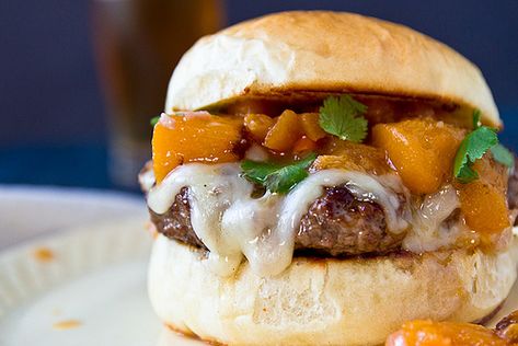 Burgers with Spicy Bourbon-Peach Chutney Peach Chutney Recipes, Tailgate Foods, Burger Ideas, How To Peel Peaches, Burgers Recipes, Burger Sliders, Chutney Recipe, Vegan Burgers, Spread Recipes