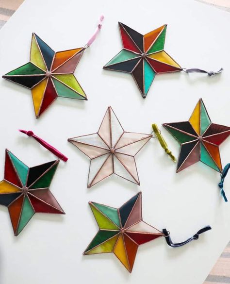 Stained Glass Crane Pattern, Leadlight Christmas Decorations, Stained Glass Star Ornaments, Starter Stained Glass Pattern, Small Stain Glass Projects, Easy Stained Glass Christmas Ornaments Patterns, Christmas Ornament Stained Glass Pattern, Easy Stain Glass Projects, Stain Glass Ornaments Diy