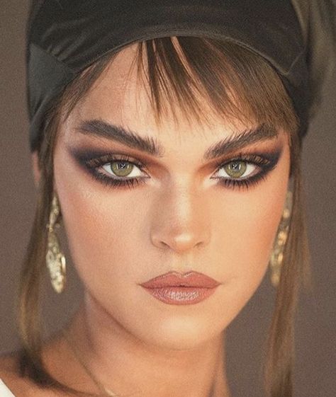 Makeup Looks Dramatic, Perfect Winged Eyeliner, Makeup Looks For Green Eyes, Cat Eye Makeup, Cool Makeup Looks, Dramatic Eyes, Halloween Costumes Makeup, Dark Makeup, Makeup Looks For Brown Eyes