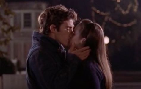 FAVORITE KISS OF THE WHOLE SERIES!! Not gonna lie, I cheered when I watched this scene. (Plus the way he says "Come here" before she leaves<3) Fashion Quotes, Rory And Jess, Jess Mariano, Celebrities Fashion, Quotes Wallpapers, Where Is My Mind, Quotes Celebrities, Fashion Wallpaper, Rory Gilmore