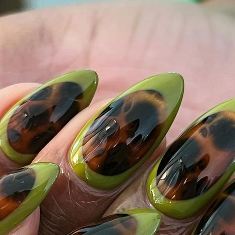 Nailedbyliv <3 on Instagram: "🐢  [tortoise shell border]  @groovynailsbybea - inspo! <3  #gelx #gelxnails #fallnails #fallnailinspo #fallnailinspo2024 #tortiseshell #tortiseshellnails #brownnails #greennails #naildesign #nailart #handpaintednailart #nailporn #apresnails #detroit #detroitnails #detroitnailtech #explore #explorepage #nailsofinstagram #nailpromagazine #nailsnailsnails #nailjunkie #nailartist" Artsy French Tip Nails, Green Nail Designs Christmas, Sheer Green Nails, Nails Digital Art, Simple Alternative Nails, Green Red Nails, White Tortoise Nails, Green Nails With Chrome, Tortoise Nails Square