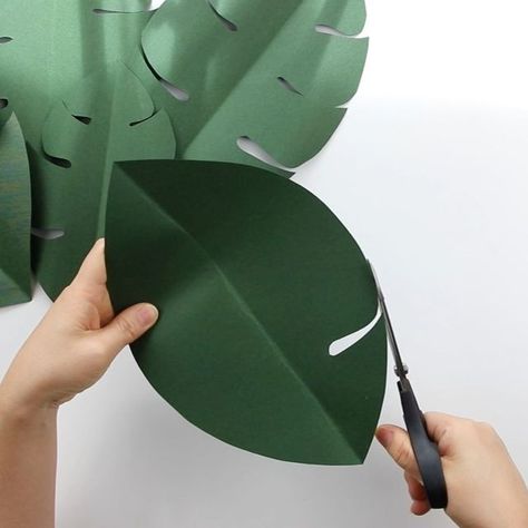 Sara | DIY + Lifestyle on Instagram: "Very easy DIY, paper monstera leaves make a fun backdrop for a nursery, baby shower, bridal shower etc." Diy Paper Monstera Leaves, Paper Leaves Decoration, Diy Tropical Leaves, Large Paper Leaves, Paper Monstera Leaves, Paper Flower Diy Easy, Paper Leaves Diy, Nintendo Halloween, Diy Decor Easy