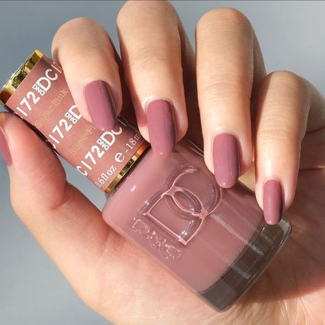 Dusty Pink Nails, Dnd Gel Nail Polish, Dnd Nail Polish, Gel Nail Polish Colors, Nail Polish Colors Fall, Dnd Gel Polish, Gel Nail Colors, Rose Nails, Gel Nail Polish Set