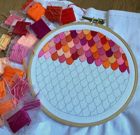 Fish Scale Embroidery, Embroidery Scales, Satin Embroidery Designs Motifs, Embroidery Crafts To Sell, Scale Embroidery, Satin Stitch Embroidery, Fish Embroidery, Diy Embroidery Designs, Stitch Fabric