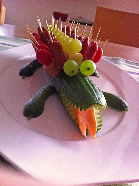 Vegetable Decoration, Fruit And Veggies, Decorações Com Comidas, 5 Birthday, Food Carving, Kids Party Food, Veggie Tray, Snacks Für Party, Summer Food