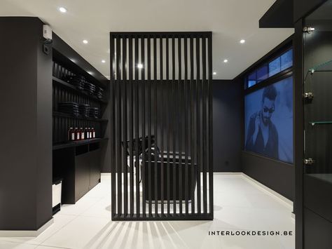 Black And White Salon Ideas, White And Black Salon, Black And White Hair Salon, Black Salon Interior, Salon Black And White, Modern Salon Interior Design, Black White Salon, Modern Hair Salon Interior Design, Black And White Salon