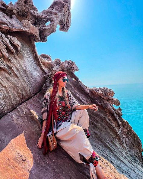 #persiansea, Hormuz Island #persiangulf #persiansea #hormuzisland #iran Qeshm Island Photography, Hormuz Island, Qeshm Island, Sisters Photoshoot Poses, Island Photography, Actors Funny, Sisters Photoshoot, Sea Travel, Iranian Women Fashion