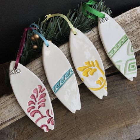 Hawaii Surfboard, Deco Surf, Themed Ornaments, Hawaii Christmas, Coastal Ornament, Ornament Ceramic, Earthenware Ceramics, Hawaiian Christmas, Beach Ornaments