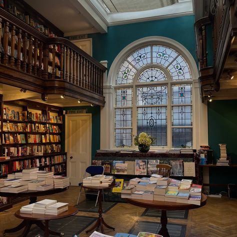 Daunt Books Aesthetic, London Library, Daunt Books, London Spring Aesthetic, Daunt Books London Aesthetic, London Bookstores, Small Home Theatre, London Bookshop Aesthetic, Living In London Aesthetic