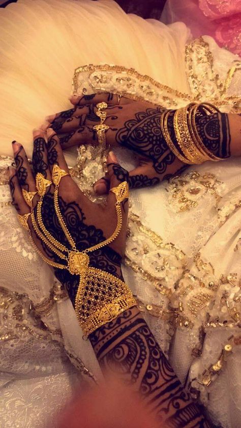 xabiiba:   • muntaha’s wedding • somali bride • | Colors Of MOI Somali Bride, Somali Wedding, Habesha Dress, Desi Wedding, Dope Jewelry, Shalwar Kameez, East Africa, Hand Jewelry, Jewelry Inspo