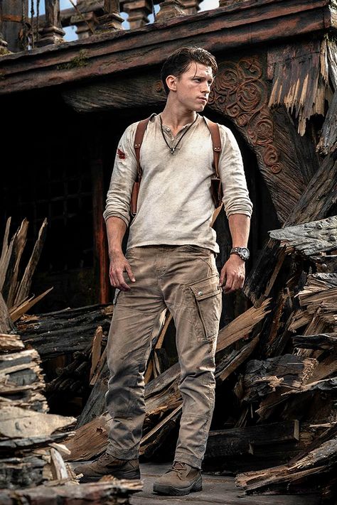 Tom Holland as Nathan Drake in Uncharted (2021) Chaos Walking, Foto Top, Tom Holland Imagines, Nathan Drake, Tom Holland Peter Parker, Tom Holland Spiderman, Mark Wahlberg, It Movie Cast, Action Film