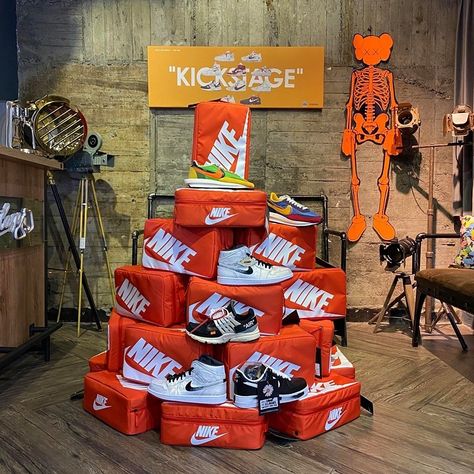 Nike Shoe Display, Nike Shoe Boxes, Nike Boxes, Sneaker Party, Nike Christmas, Nike Shoe Box, Valentines Window Display, Nike Gifts, Sneaker Ball