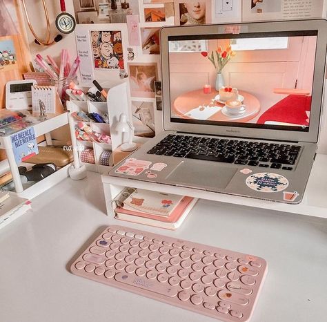 Shein Desk Setup, Cozy Laptop Setup, Organised Desk Aesthetic, University Desk Setup, Aesthetic Workstation, Simple Desk Setup, Kawaii Desk Setup, Desk Setup Study, Laptop Desk Setup