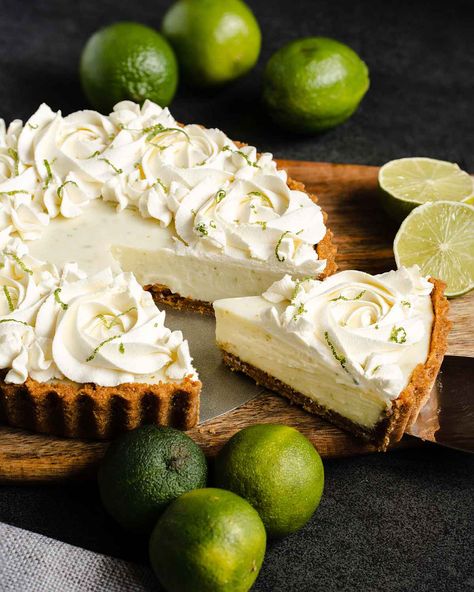 Key Lime Pie Recipe Easy (Eggless) - Movers and Bakers Key Lime Pie Recipe Easy, Apricot Bars Recipe, Lemon Pie Bars, Pie Recipe Easy, Key Lime Pie Recipe, Lime Desserts, Lime Pie Recipe, Small Batch Baking, Keylime Pie Recipe