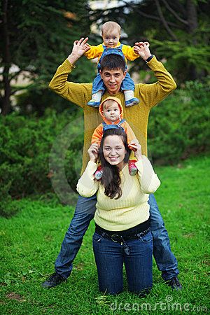 Portrait of happy young parents with their two babies twins having fun in park Twin Toddler Photography, Twin Birthday Pictures, Family With Twins, Twin Baby Birthday, Twin Baby Photography, Twin Baby Photos, Parents Photography, Twins Posing, Twin Pictures