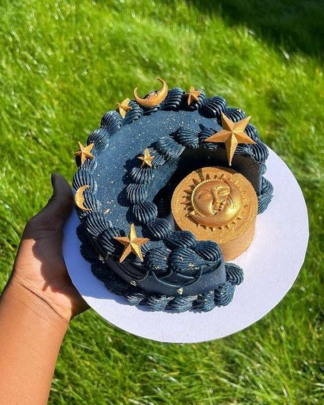 Moon And Sun Cake Ideas, S Shaped Cake, Moon Bday Cake, Moon Themed Desserts, 12year Birthday Cake, Sun And Moon Birthday Cake, Decorating Mini Cakes, Funky Cake Ideas, Sun And Moon Birthday Party