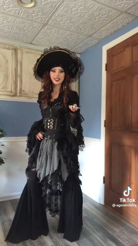 Pirate Costume Women Dress, Pirate Doctor Aesthetic, Pirate Dress Costume, Goth Pirate Costume, All Black Pirate Outfit, All Black Pirate Costume, Dark Pirate Outfit, Gothic Pirate Outfit, Goth Pirate Outfit