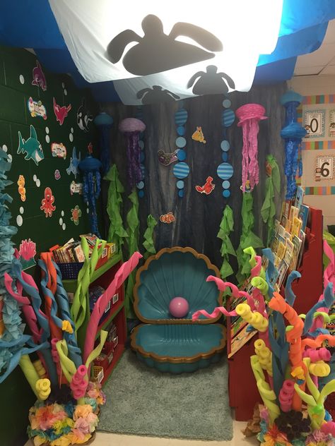 Wills Valley KinderKats: UPDATED for 2018!!! Classroom Photos Ocean Classroom, Under The Sea Decorations, Ocean Theme Classroom, Deco Marine, Underwater Theme, Ocean Party, Sea Decor, Under The Sea Theme, Ocean Crafts