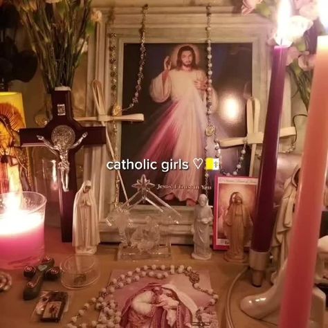 Altar Ideas Christian, Folk Catholicism Altar, Catholic Bedroom Aesthetic, Catholic Core Aesthetic, Dark Catholic Aesthetic, Catholic Witch, Altar Christian, Spotify Playlist Songs, Christian Altar