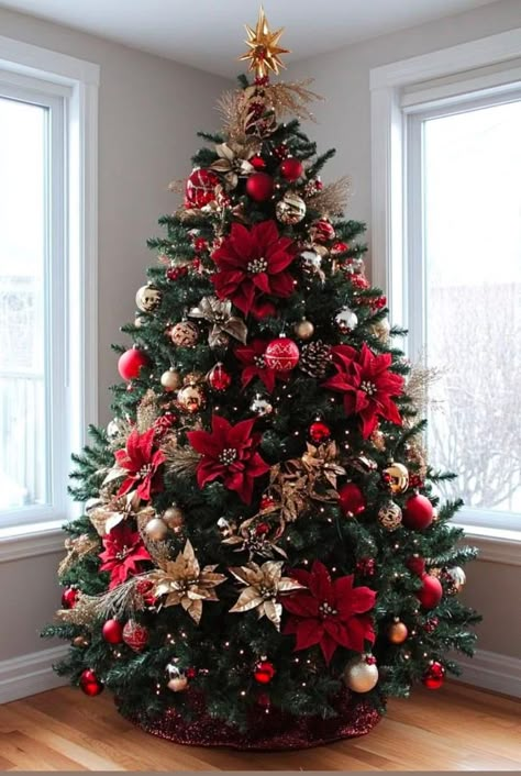 Christmas Tree Schemes, Gold White And Red Christmas Tree, Aesthetic Christmas Tree Ideas, Red White And Green Christmas Tree, Christmas Tree Ideas Color Schemes, Decorated Christmas Trees Ideas, Red Xmas Tree, Christmas Tree Poinsettia, Xmas Tree Ideas