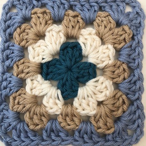 Granny Square Crochet Pattern 3 Color, Patterned Granny Square, How To Combine Granny Squares, Different Granny Squares, Granys Crochet Squares Free Pattern, Granys Square, Simple Granny Square Crochet Pattern, Granny Square Color Combinations, Free Granny Square Crochet Pattern