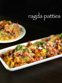 ragda pattice recipe... so good! white paes or chickpeas with potato patties topped wi tamarind chutney. Ragada Recipe, Ragda Patties Recipe, Chat Recipes, Ragda Patties, Desi Snacks, Chats Recipe, Vegetarian Starters, Momos Recipe, Potato Cutlets