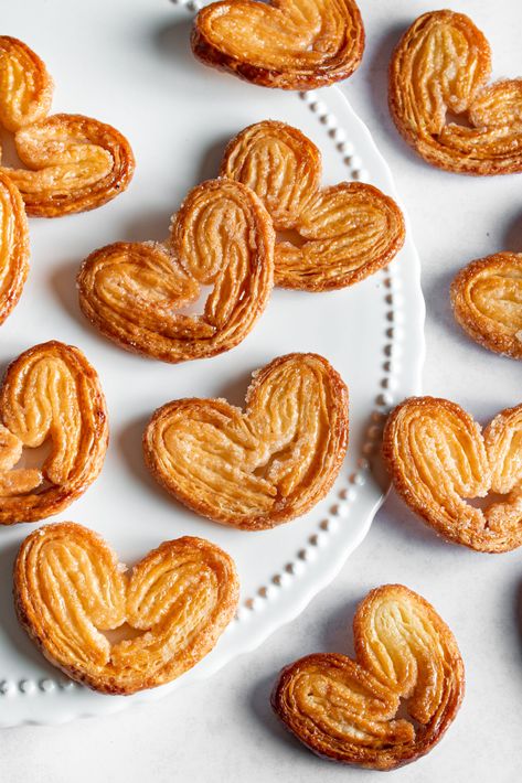 Quick and Easy 2-Ingredient Palmier Cookies Recipe - EricTriesIt French Pastries, Palmier Cookies, Caramelised Onion Tart, 2 Ingredient Recipes, Onion Tart, Tastemade Recipes, Frozen Puff Pastry, Apple Filling, 2 Ingredients