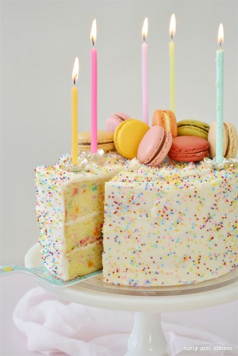 Cake With Rainbow Sprinkles, Birthday Cake Beautiful, Buttercream Rainbow, Cake With Rainbow, Birthday Cake Inspiration, Macaroon Cake, Sprinkles Birthday Cake, Hello 30, Cake Beautiful