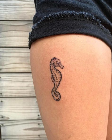 Seahorse Tattoos, Beachy Tattoos, Sonny With A Chance, Ray Tattoo, Seahorse Tattoo, Shell Tattoos, Chic Tattoo, Foot Tattoos For Women, Handpoke Tattoo