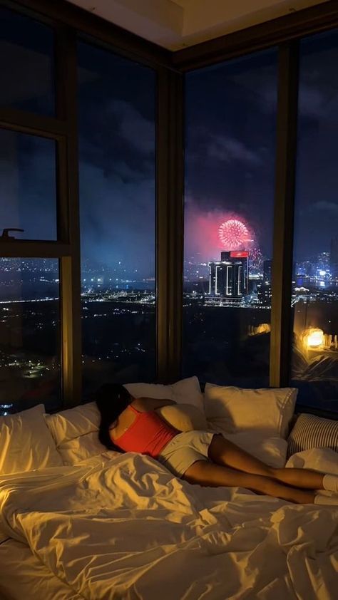 Experience the enchantment of a city view bedroom at night, complete with dazzling fireworks! 🏙️✨ Elevate your space with this magical blend of urban chic and celebratory charm. Transform your bedroom into a skyline sanctuary. 🛌🎇 #CityViewBedroom #NighttimeMagic #FireworksDream Bedroom In New York, City View Bedroom, Bedroom At Night, Bedroom View, Going On An Adventure, Bedroom Views, New York Aesthetic, Beautiful Bedroom, Ikea Furniture