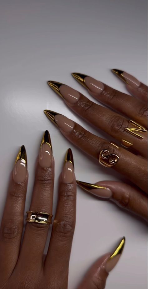 Nails Now, Gold Nail, Classy Acrylic Nails, Almond Nails Designs, Almond Acrylic Nails, Unique Acrylic Nails, Nail Swag, Nails Almond, Minimalist Nails