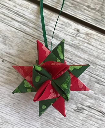 Folded Fabric Christmas Ornaments Origami Stars, Natal, Patchwork, Fabric German Stars Tutorial, Fabric Froebel Star, Easy No Sew Fabric Stars, Scandinavian Stars Christmas Ornament, Fabric Christmas Star Ornaments, Folded Fabric Star Ornaments Free Pattern