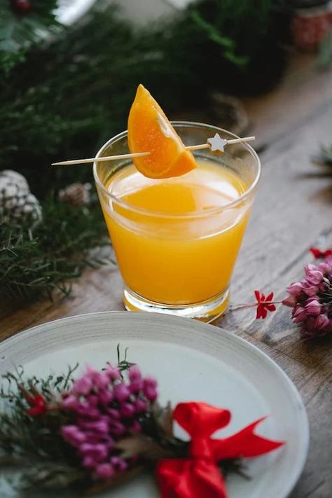 Orange juice on table near plate and branches and flowers · Free Stock Photo Citrus Drinks, Masticating Juicer, Morning Juice, Candle Birthday, Orange Plant, Cold Press Juicer, Juicer Machine, Vegetable And Fruit, Juice Extractor