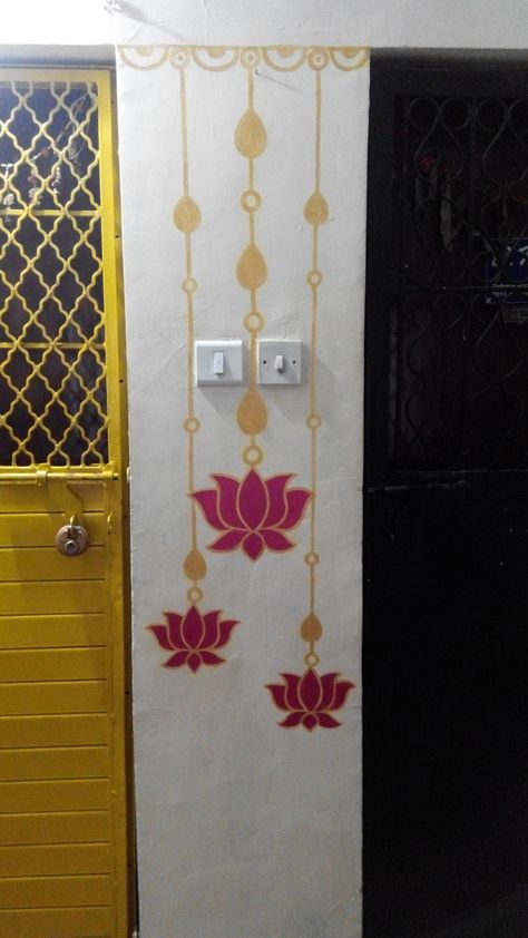 Diwali Wall Painting Ideas, Home Entrance Wall Painting, Main Hall Wall Painting Design, Rangoli Wall Decor, Pooja Room Wall Painting Ideas, Pooja Room Painting Ideas Indian, Wall Painting For Pooja Room, Mandir Wall Painting Ideas, Puja Room Painting Ideas