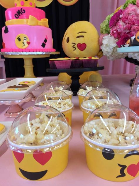 emoji Birthday Party Ideas | Photo 86 of 165 | Catch My Party Emoji Decorations Birthday Parties, Emoji Birthday Party Ideas Girls, Emoji Party Ideas Decoration, Emoji Party Theme, Girls Emoji Birthday Party, Emoji Party Ideas, Emoji Birthday Party Ideas, Emoticon Party, Emoji Party Decorations