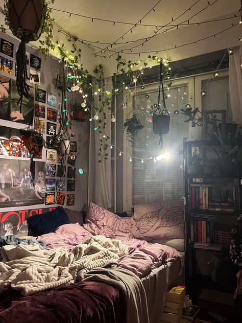 Chaos Bedroom Aesthetic, Multi Aesthetic Room, Room Ideas Bedroom Y2k, Aesthetic Things To Hang On Your Wall, 2 People Room Ideas Aesthetic, Sapphic Room Decor, Y2k Room Design, Cozy Y2k Bedroom, Grunge Y2k Bedroom Ideas