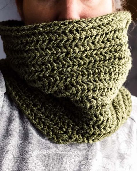 Herringbone Crochet Cowl Pattern Herringbone Single Crochet, Crochet Snood, Crochet Cowl Free Pattern, Crochet Cowls, Cowl Neck Scarf, Crochet Leg Warmers, Crochet Wearables, Crochet Neck Warmer, Crochet Cowl Pattern